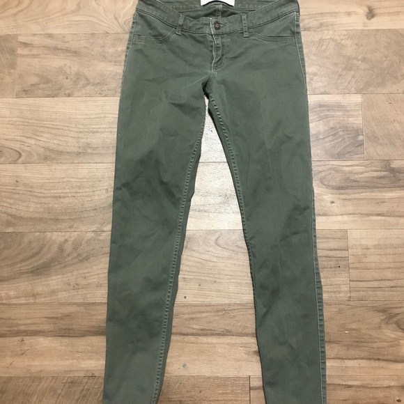 🍁HOLLISTER SKINNY OLIVE PANTS🍁 - Picture 1 of 3